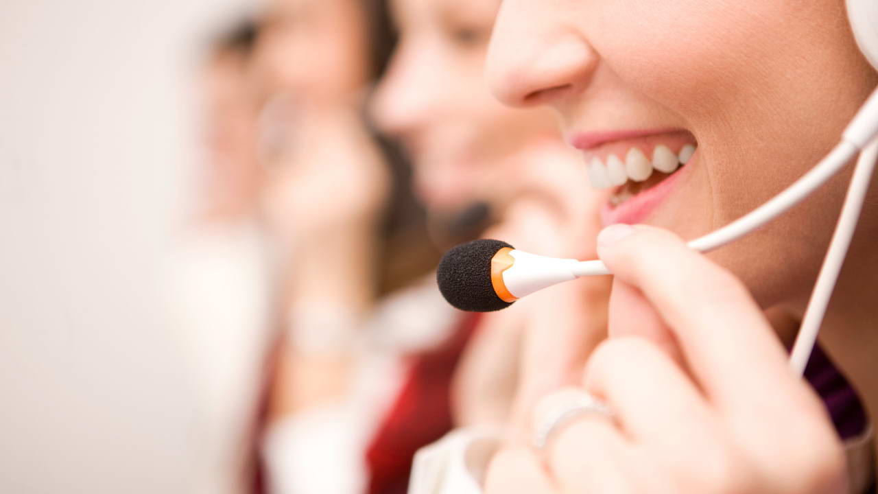 Servicio y Atención al Cliente Diferencias y Ejemplos portada2